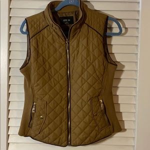 NWOT!! Active USA Zip Up Vest / Medium